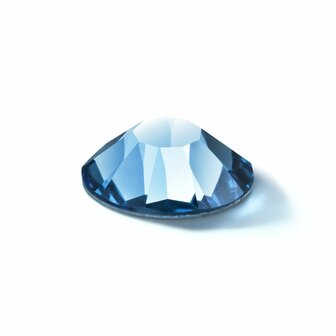 Malibu Blue HF 60120 (SS10) - Preciosa hotfix steentjes Chaton Rose Maxima zijaanzicht