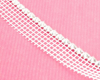 Metal Banding SS12 (3mm) Crystal - Silver Banding 1 rij met wit gaasband aan 1 kant - achterkant op roze achtergrond