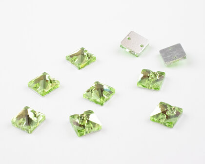 Naaistenen Square Peridot (10mm) per 9 stuks