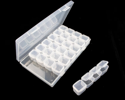 Opbergdoos / sorteerbakje met 28 potjes 4 ernaast open deksel