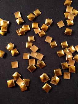 hotfix nailheads kleur goud vierkant klein