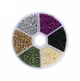 Metallic kleuren rocailles kralen (2 mm) set in rond doosje met zes vakjes
