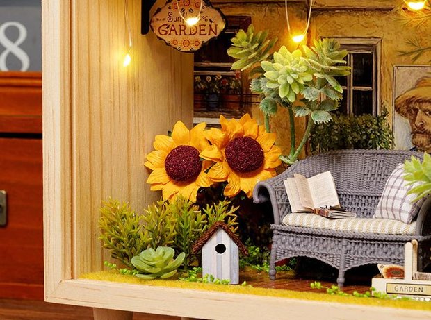 Mini Dollhouse - Little Wooden Box Serie - Sunflower Garden detail
