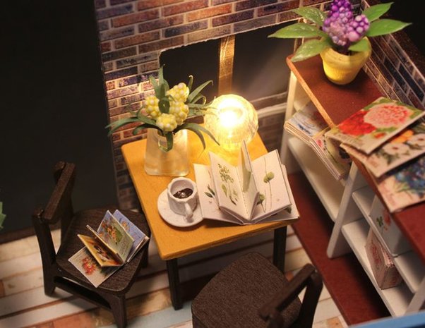 Mini Dollhouse - Shop - Coffee House boeken op tafeltje