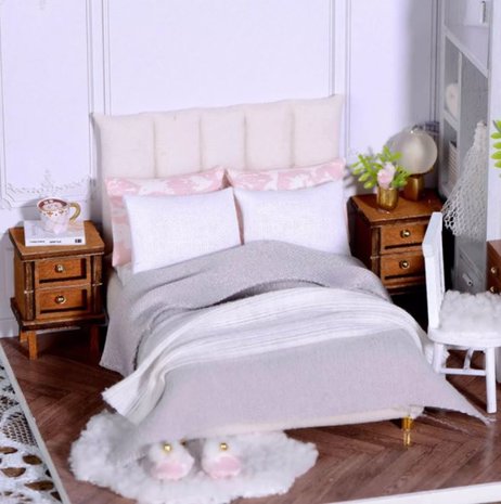Mini Dollhouse - Roombox - Enjoyable Life bed