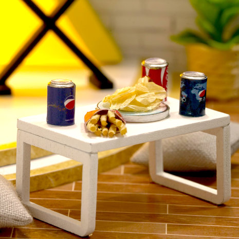 Mini Dollhouse - Roombox - Dream Catcher (1:24) tafeltje met snacks