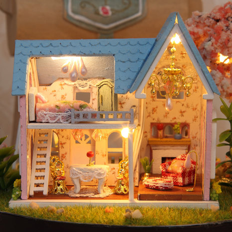 Mini Dollhouse - Together Around Globe - Cherry Conventions binnenkant huis