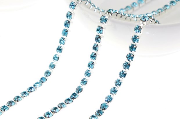 Strassketting 4 mm (SS16) Aquamarine - Silver Cup (per meter)