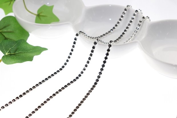 Strassketting 2.8 mm (SS10) Black Diamond - Silver Cup (per meter)