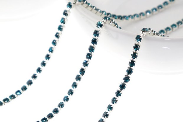 Strassketting 2.8 mm (SS10) Blue Zircon - Silver Cup (per meter)