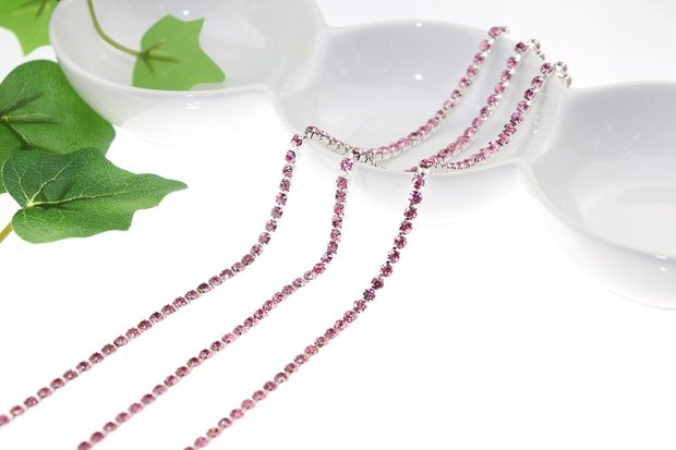 Strassketting 2.8 mm (SS10) Light Rose - Silver Cup (per meter)