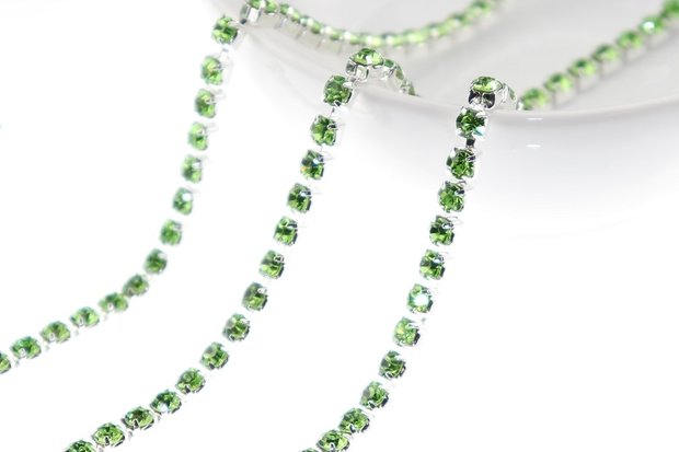 Strassketting 2.8 mm (SS10) Peridot - Silver Cup (per meter)