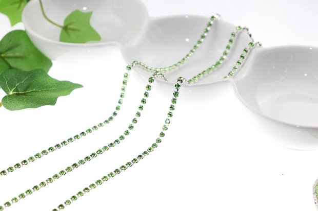 Strassketting 2.8 mm (SS10) Peridot - Silver Cup (per meter)
