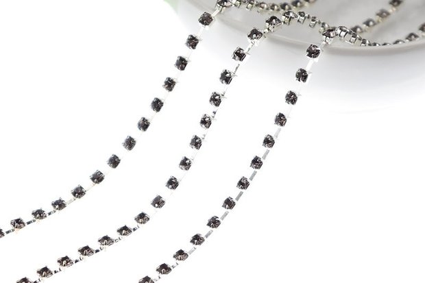 Strassketting 2.8 mm (SS10) Black - Silver Cup (per meter)