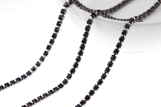 Strassketting 2.8 mm (SS10) Amethyst - Black Cup (per meter)