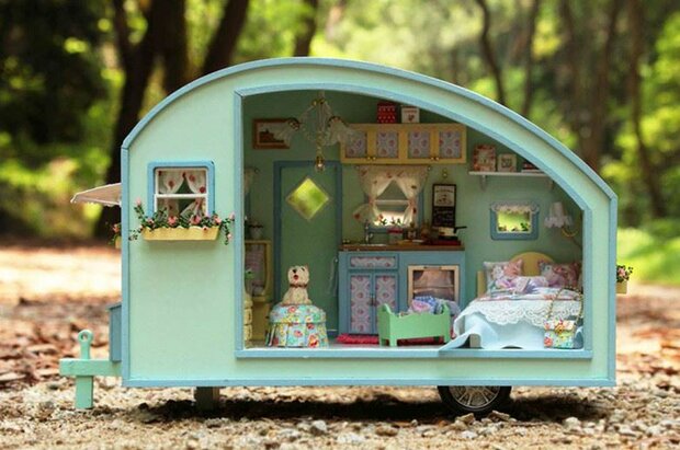 Mini Dollhouse - Caravan - Time Travel in het bos