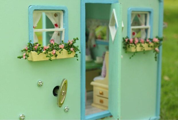Mini Dollhouse - Caravan - Time Travel deurtje met raamjes