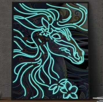 Diamond Painting pakket - Paard met kleurrijke manen - Glow in the Dark 30x40 cm (Partial) in het donker