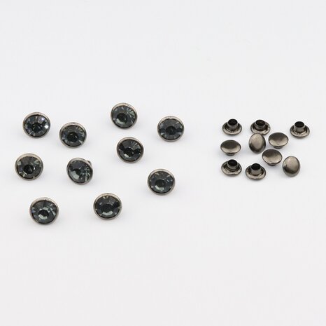 Studs met Strass Black Diamond 8 mm (glas) donkere cup (SS34) (per 36 stuks)