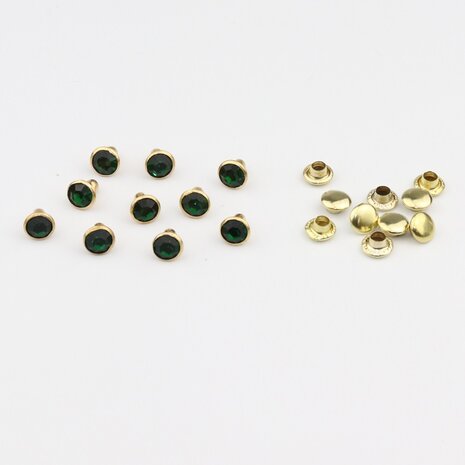 Studs met Strass Emerald 6 mm (glas) met goudkleurige cup (SS18) (per 36 stuks)