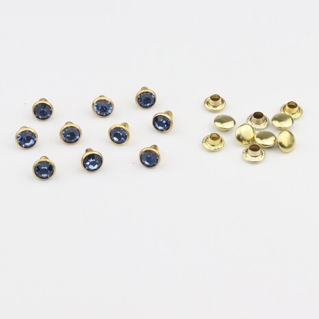 Studs met Strass Light Sapphire 6 mm (glas) met goudkleurige cup (SS18)