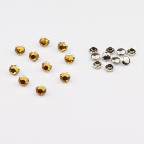 Studs met Strass (Acryl) - Sunflower 7 mm (SS29)