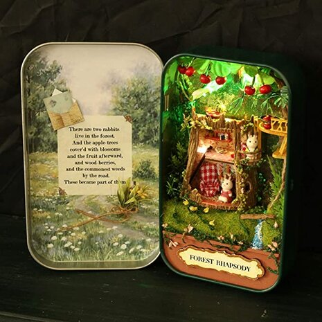 Mini Dollhouse - miniatuur in blik - Forest Rhapsody met licht