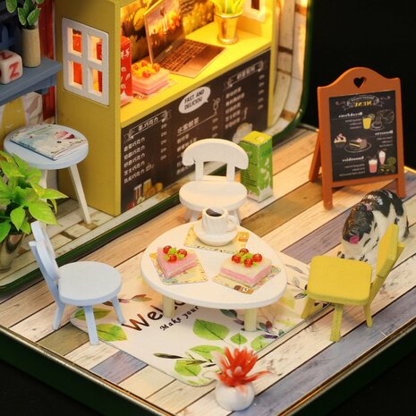 Mini Dollhouse - miniatuur in blik - Summer Theater (13,3x17,4x3,2cm) tafel met stoelen
