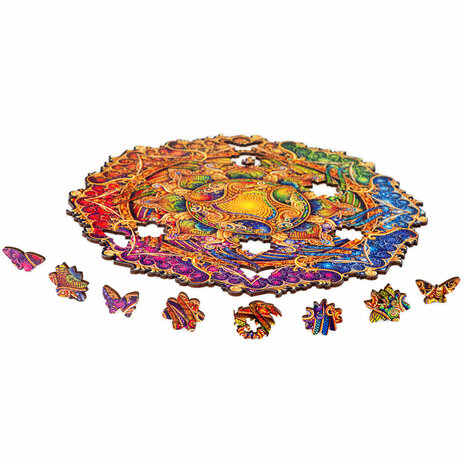 Puzzel Inexhausible Abundance Mandala / Onuitputtelijke Overvloed Mandala Medium alle stukjes rechtopstaand naast de puzzel
