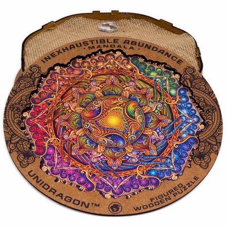 Puzzel Inexhausible Abundance Mandala / Onuitputtelijke Overvloed Mandala Royal Size met deksel van de verpakking eraf
