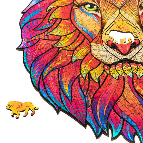 Puzzel Mysterious Lion / Mysterieuze Leeuw King Size een dieren vorm stukje uit de puzzel