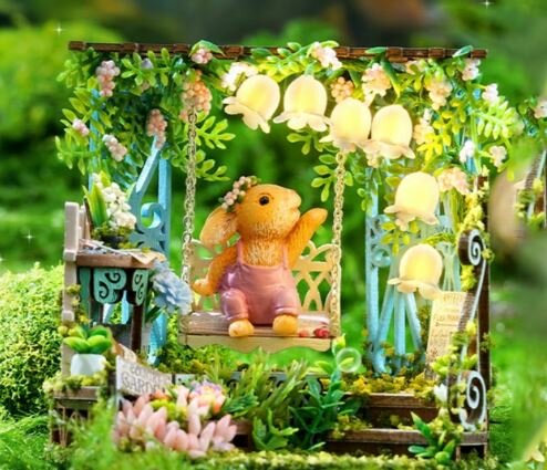 Dream Bottle Series - Fairytale Garden - Mini Dollhouse konijn op schommel