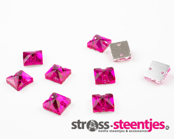 Naaistenen Square Fuchsia (8x8mm) per 9 stuks met logo