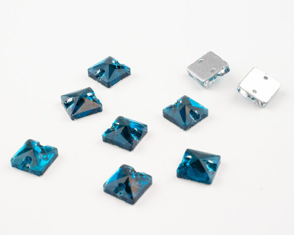 Naaistenen Square Peacock Blue (8x8mm) per 9 stuks