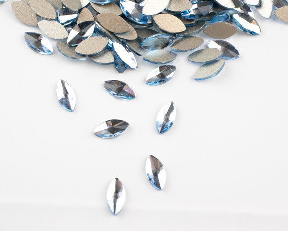 Navette 8 mm Light Sapphire Non hotfix Rhinestones figuren Superior Glamour 