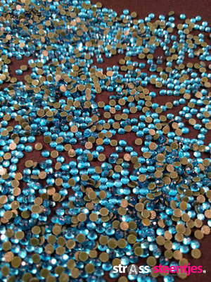 Hotfix steentjes Budget kwaliteit SS 16 Kleur Blue Zircon