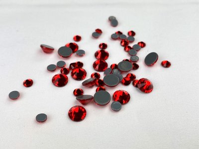 Light Siam SS10 Excellent Austrian Hotfix steentjes (per 144 stuks)