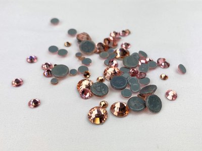 Light Peach SS16 Excellent Austrian Hotfix steentjes (per 720 stuks)