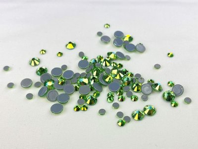 Peridot Shimmer SS10 Excellent Austrian kwaliteit Hotfix steentjes (per 144 stuks)