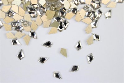 Hoekige Druppel 6 mm Crystal Non hotfix Rhinestones figuren Superior Glamour kwaliteit (6099) (per 36 stuks)