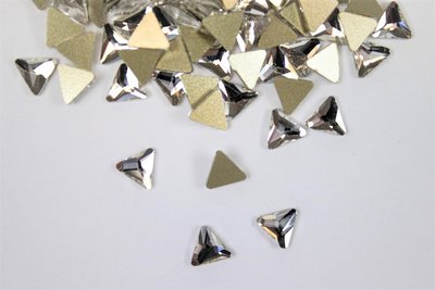 Driehoekje 6 mm Crystal Non hotfix Rhinestones figuren Superior Glamour kwaliteit (6062) (per 36 stuks)