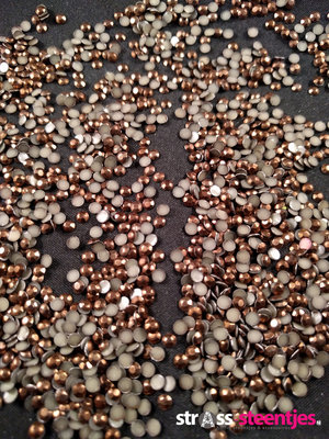Hotfix Rhinestuds SS 10 Kleur Bruin