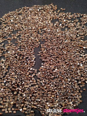 Hotfix Rhinestuds SS 6 Kleur Bruin