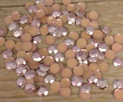 Hotfix Rhinestuds SS 6 Kleur Licht Roze c.a. 5400 stuks