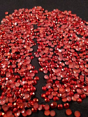 Hotfix Rhinestuds SS 16 Kleur Rood c.a. 770 stuks