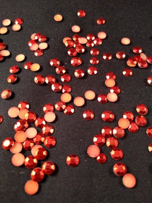 Hotfix Rhinestuds SS 20 Kleur Rood c.a. 670 stuks