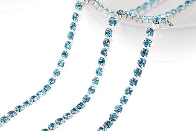 Strassketting 2.8 mm (SS10) Aquamarine - Silver Cup (per meter)