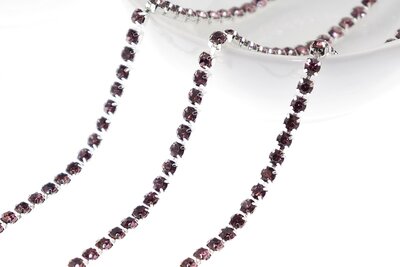 Strassketting 2.8 mm (SS10) Light Amethyst - Silver Cup (per meter) OP=OP