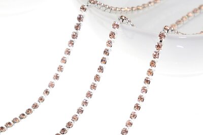 Strassketting 2.8 mm (SS10) Light Peach - Silver Cup (per meter) OP=OP