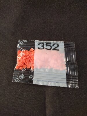 Diamond Painting - Losse vierkante steentjes kleurcode 352